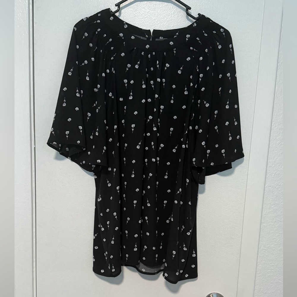 Ann Taylor Black and White Flutter Sleeve Blouse